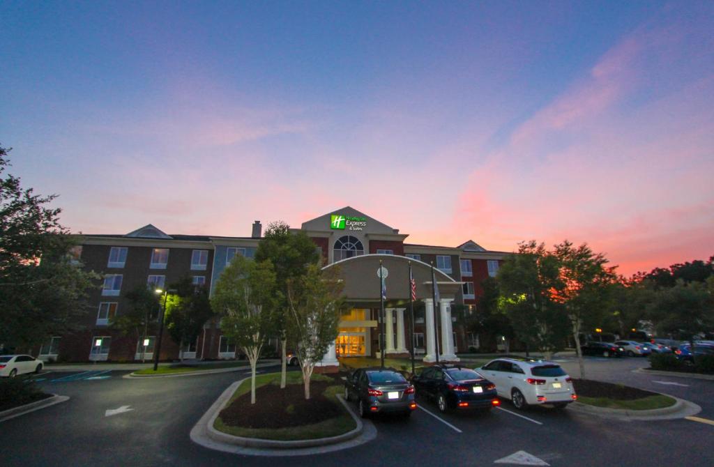 Holiday Inn Express Hotel & Suites Charleston - North an IHG Hotel Main image 1